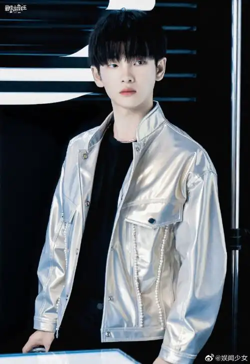 周震南戴双眼皮眼镜