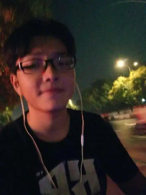 男生戴眼镜的差别大不大?