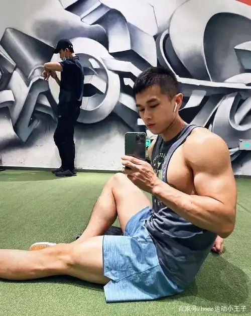 爱玩儿自拍的肌肉猛男,好身材就是这么给力