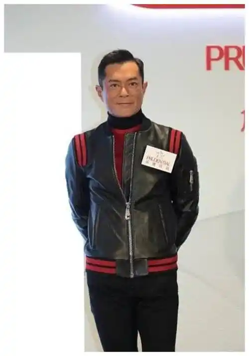 不愧是真男神古天乐穿皮衣搭红色高领针织衫49岁潮成小鲜肉