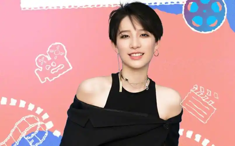 《快乐女声》的李斯丹妮,曾被蔡国庆看好,乘风破浪努力提高自己