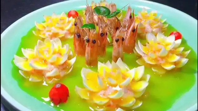 厨师长教你"金奖菜"莲花虾的做法,硬是把大虾做成了吃不起的样子!