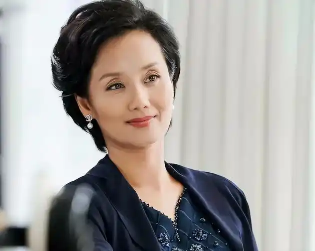 演员李颖年轻时(李颖除了在事业上一直在坚持在生活中她还是非常喜欢