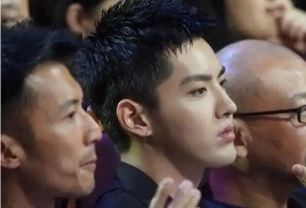谢霆锋与吴亦凡的同框,让你更加看出成熟男性的特别魅力