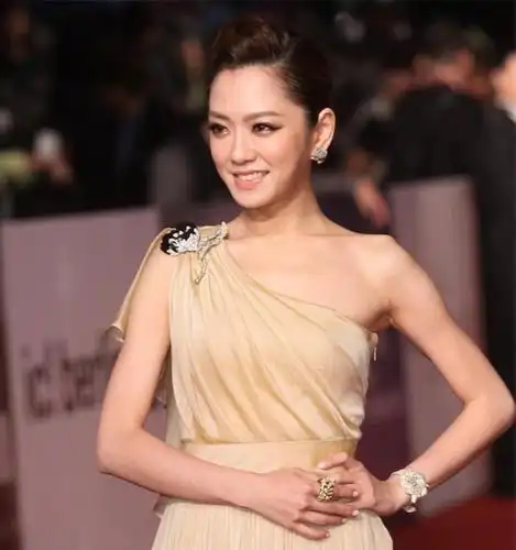 3度错失豪门终嫁富二代,台湾女主持杨千霈的情史可真不简单_霍启仁