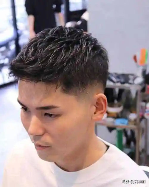 男生卷发适合什么发型,男生卷发适合什么发型图片,蓬松自然卷适合的