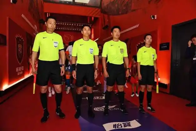 对话首位中超女裁判首秀打75分目标执法男足世界杯