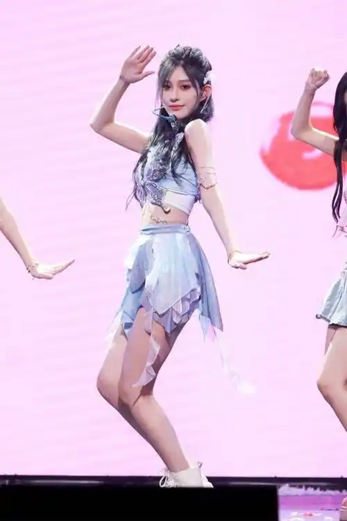 搜狐娱乐讯(马蓉玲/文)日前,snh48王奕"唯一"舞台