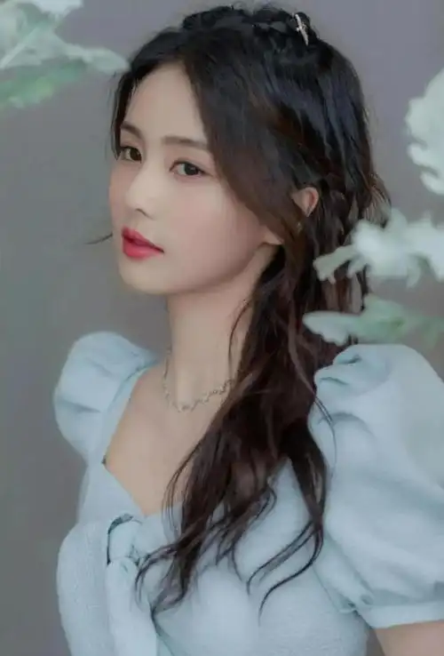 白鹿从网红模特到人气演员带闺蜜一起暴富惹全网羡慕