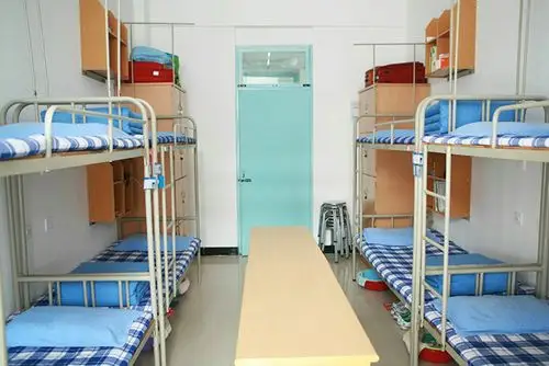 关于我们 学校环境 学校环境 返回上一步 打印此页 上一个:画室环境