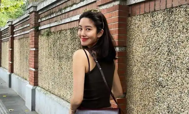 杨采钰:撬走刘亦菲背后的男人,嫁大30岁金主,她究竟图啥