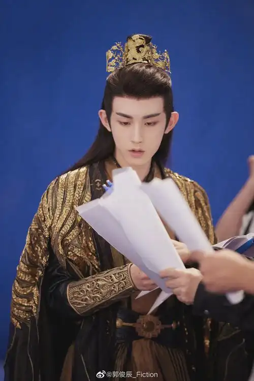 郭俊辰古装帅气满分一起期待郭俊辰新角色
