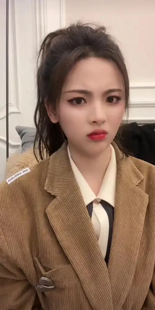 杨超越直播片段