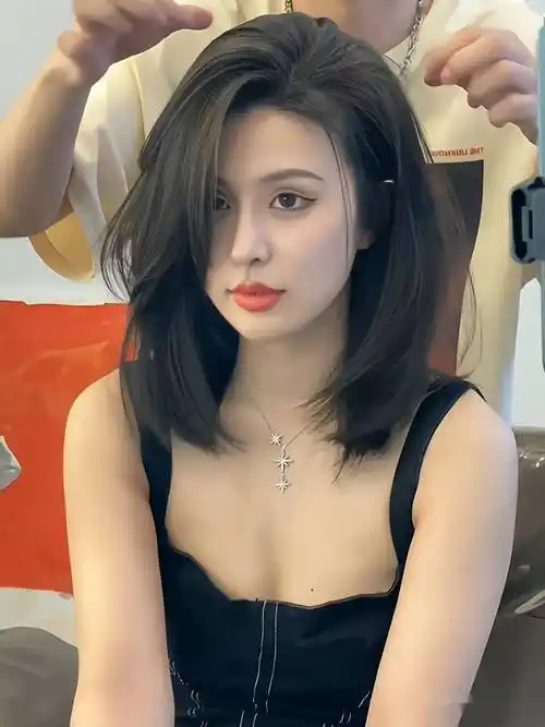 2024流行"c型卷"烫发,中长发留超级美!_发型_什么_侵权