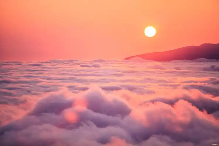 摄图网_500619096_夕阳晚霞时的云海(非企业商用)