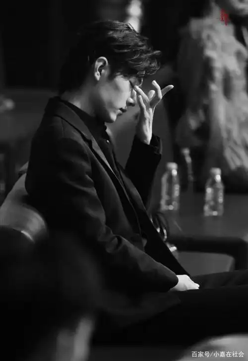 肖战的一些具有民国感的照片合集