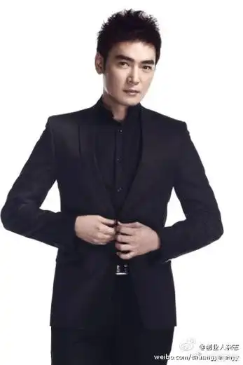 焦恩俊超话颜值与气质的完美结合,从清新少年到潮流潮男,从御宅一族到