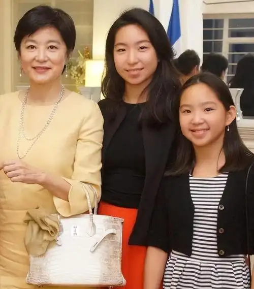 曝林青霞离婚后续疑邢李10私生子正脸曝光认祖归宗获百亿财产