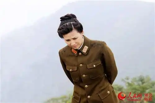 童蕾入戏最后的国门戎装英气十足图