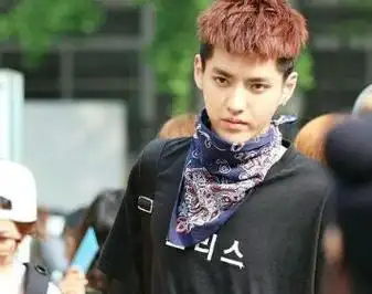 吴亦凡栗子头发型图片 示范男生栗子头如何扎好看(3)