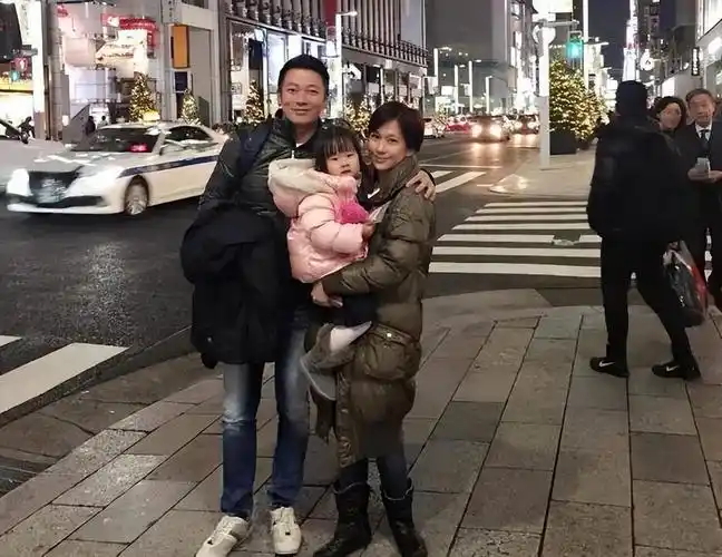 回顾文颂娴富豪老公破产仍不离不弃如今被宠成公主