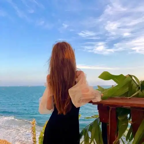 海边背影头像