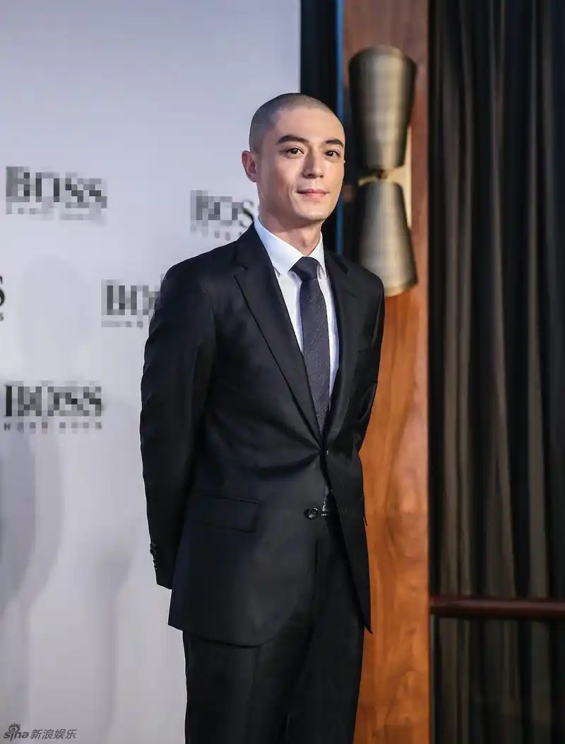 消息光头华霍建华五官俊朗颜值满分