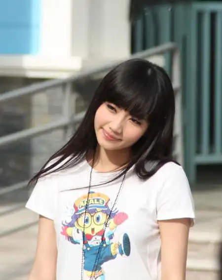 快女刘惜君靓丽发型让王栎鑫为之倾心