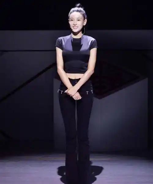 还记得成龙电影《十二生肖》里的张蓝心吗?她现在长这样了