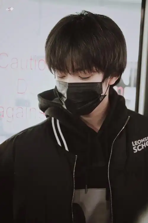 回味 19年很狼的一次机场    @时代少年团-刘耀文  #青年演员刘耀文