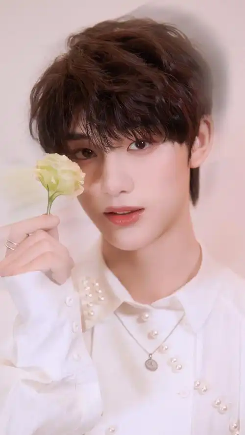 我觉得丁程鑫最近的神图是这个