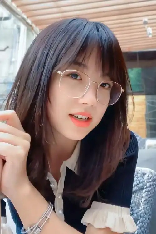 戴上全框眼镜,气质直线飙升