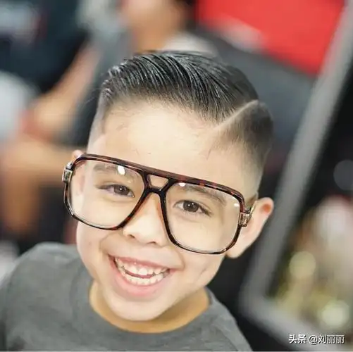 小男孩发型2021最新图片帅气(儿童发型简单好看男孩)-天晟网