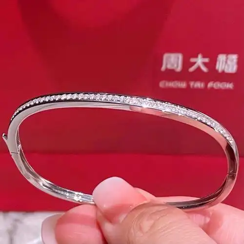 周大福方形钻石手镯