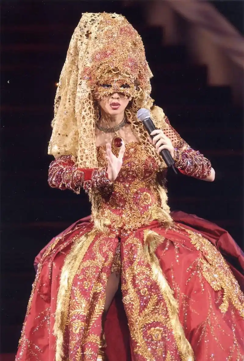 p>梅艳芳(1963年10月10日—2003年12月30日),出生于中国香港,祖籍