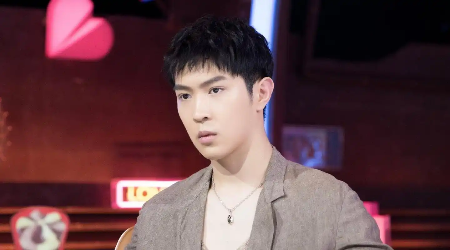 《心动的信号(第六季)》中的马伯骞:磕方陈式的粉头代表