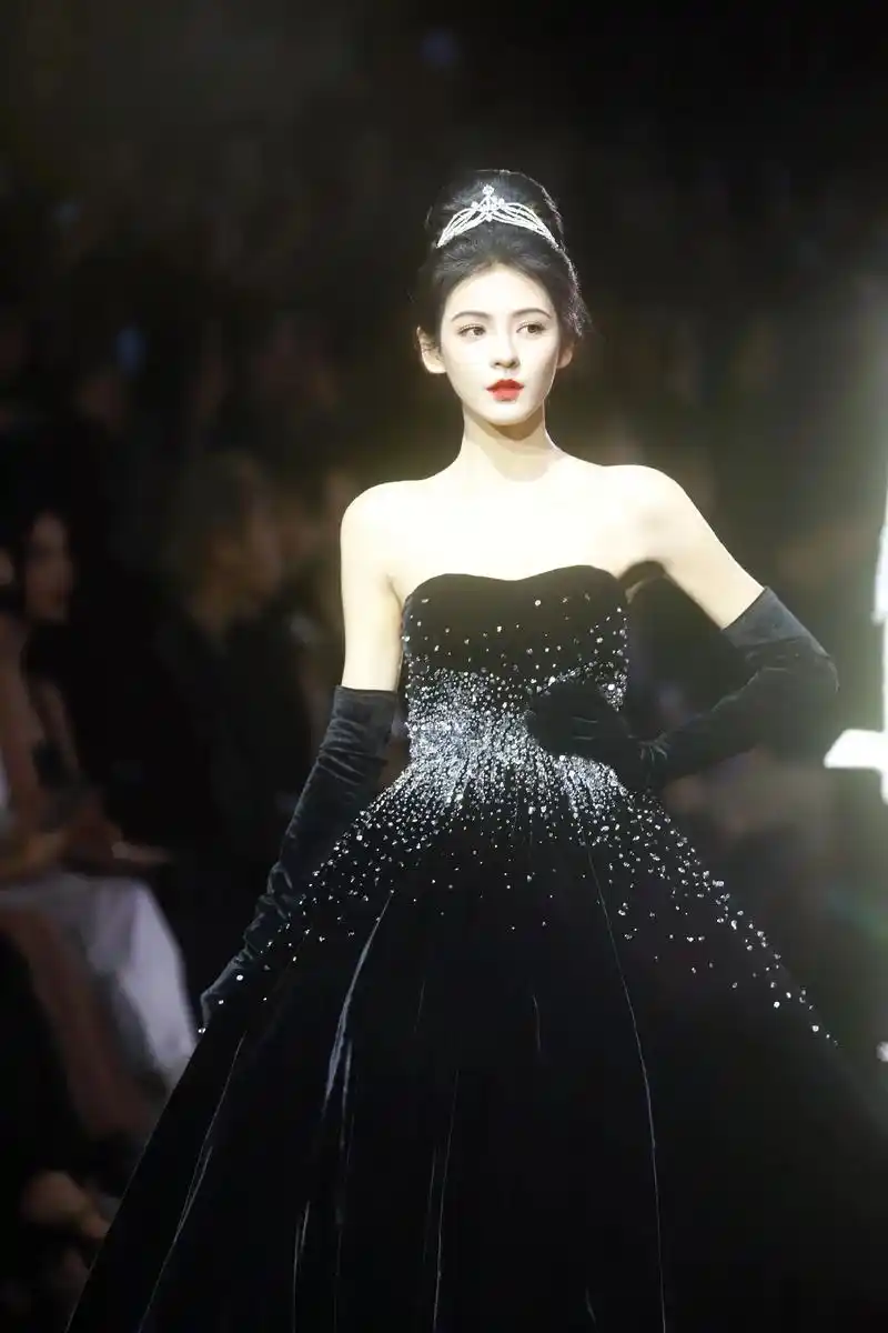 【张予曦】姐姐好贵!#张予曦 #富家女 #美女 #走秀 #神 - 抖音