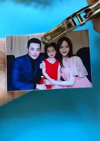 唐嫣罗晋一家三口的照片被我弄坏了,这还能复原吗?