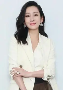 生下巨婴儿子之后,整天以泪洗面,最后刘涛替她看孩子