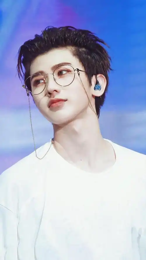 帅气,蔡徐坤超霸气图片高清,蔡徐坤最撩人的图片,蔡徐坤超撩人的照片