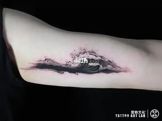 纹身也清新  #女纹身师#水墨纹身  #纹身遮盖  #海浪纹身