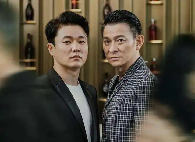 刘德华又来宣传电影啦与易烊千玺合作演唱奇迹宣传主题曲