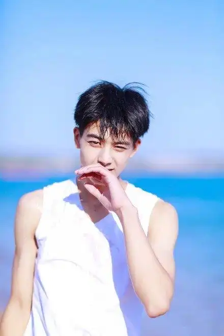 男生,唯美,意境:不善于交际 也没兴趣认识你