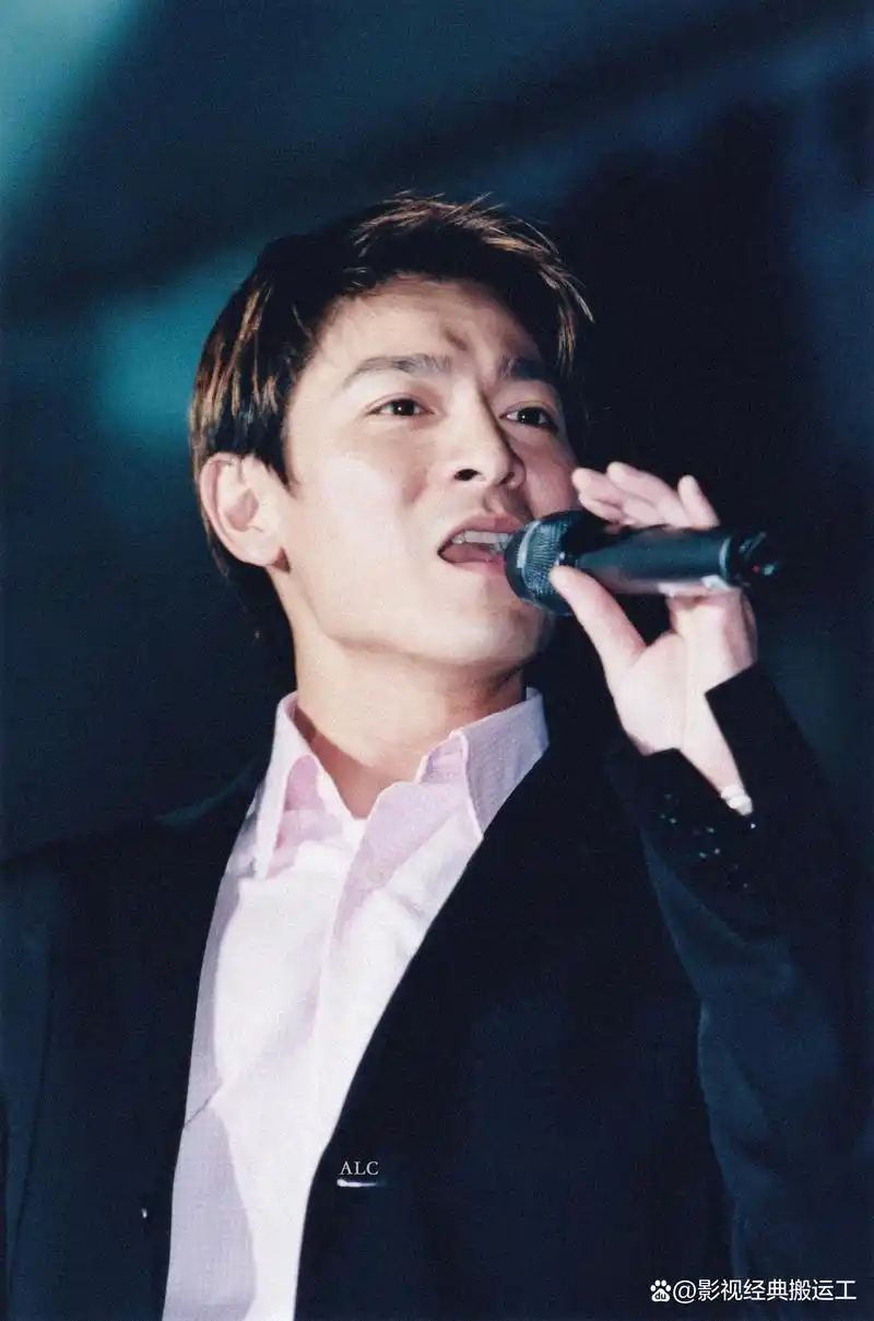 你是我一生最大的骄傲,2001年时候的刘德华,这个发型也引领潮流