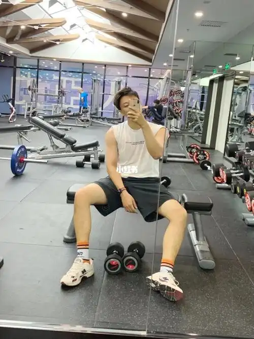 180斤的肌肉男还是140斤的薄肌男