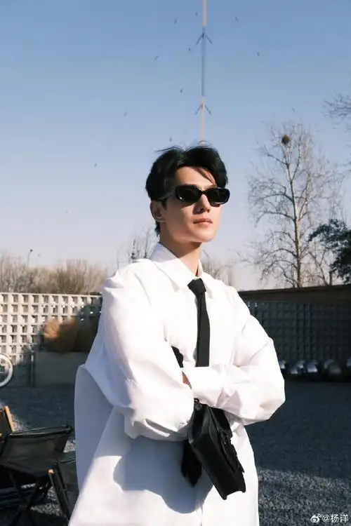 杨洋春天的第一组图##杨洋高质量日常营业照