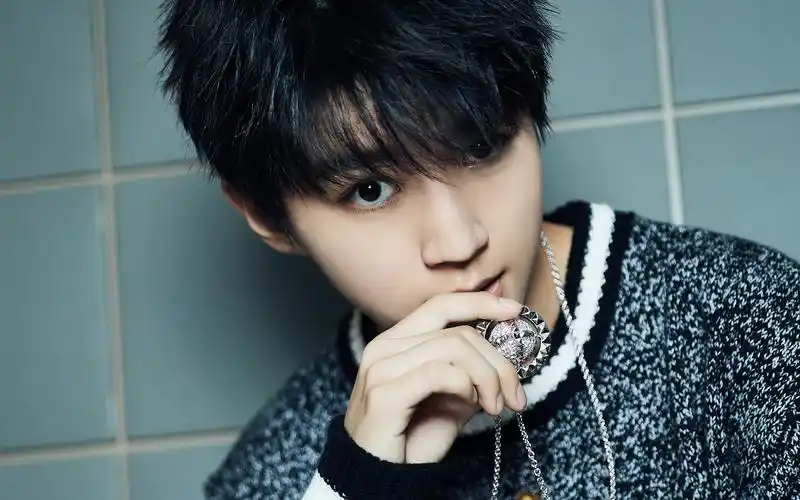 王俊凯帅气杂志封面写真图片桌面壁纸