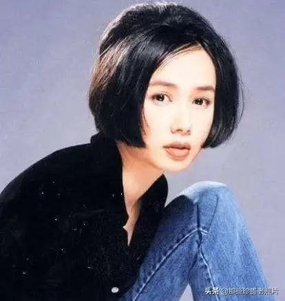 一组蒋雯丽年轻时候的老照片,眼神清纯灵动散发少女魅力