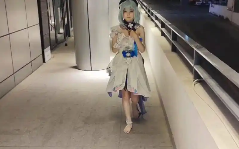 冬天光脚cos格蕾修!