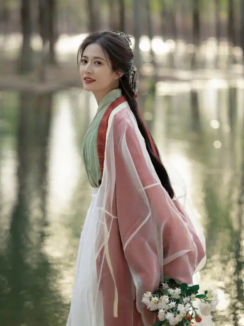 陈钰琪高开低走 陈钰琪古装扮相没得说,颜值在线,英气十足.